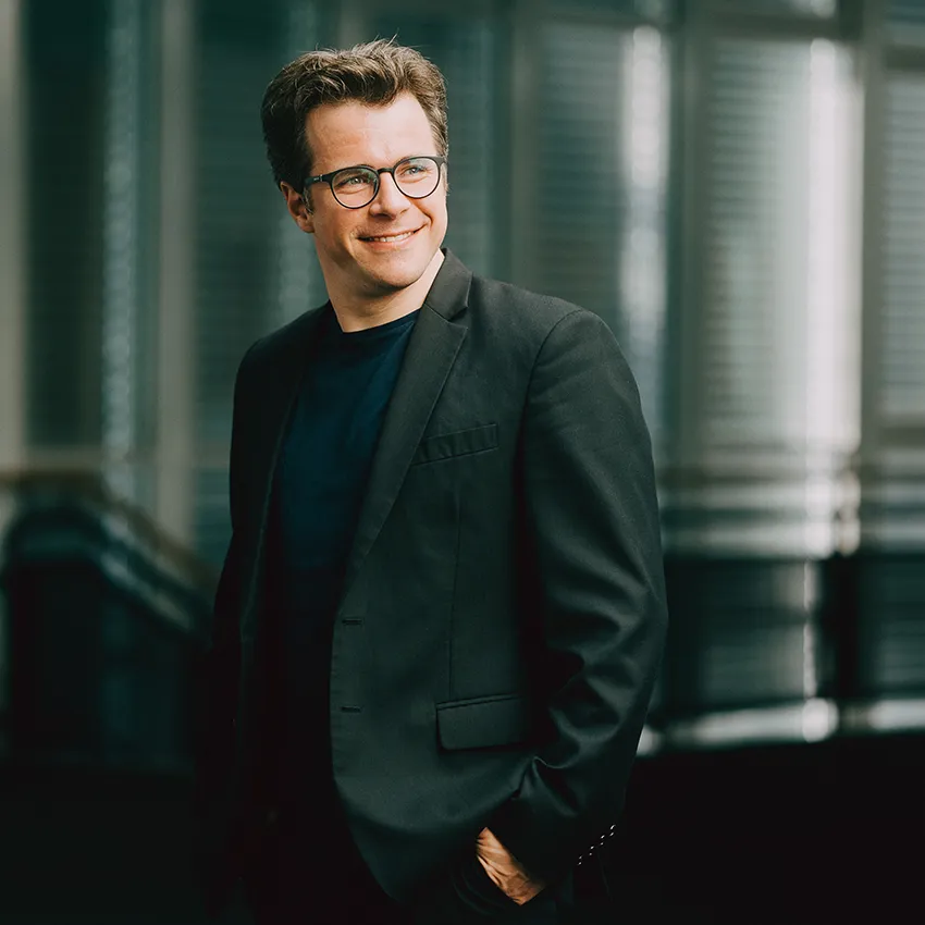 Porträtfoto von Jakub Hrůša